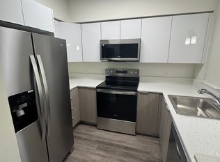 7721 NW 7th St APT 421, Miami, FL 33126