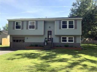 100 Seabreeze Dr, Liverpool, NY 13090