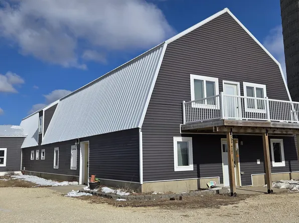 36648 Crystal Rd, Strawberry Point, IA 52076