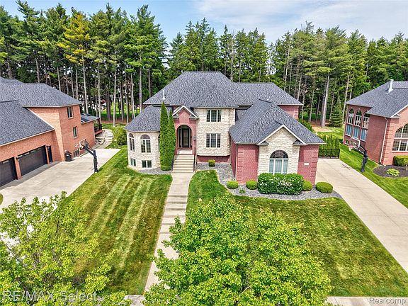 2nd image of 3334 Creekview Dr