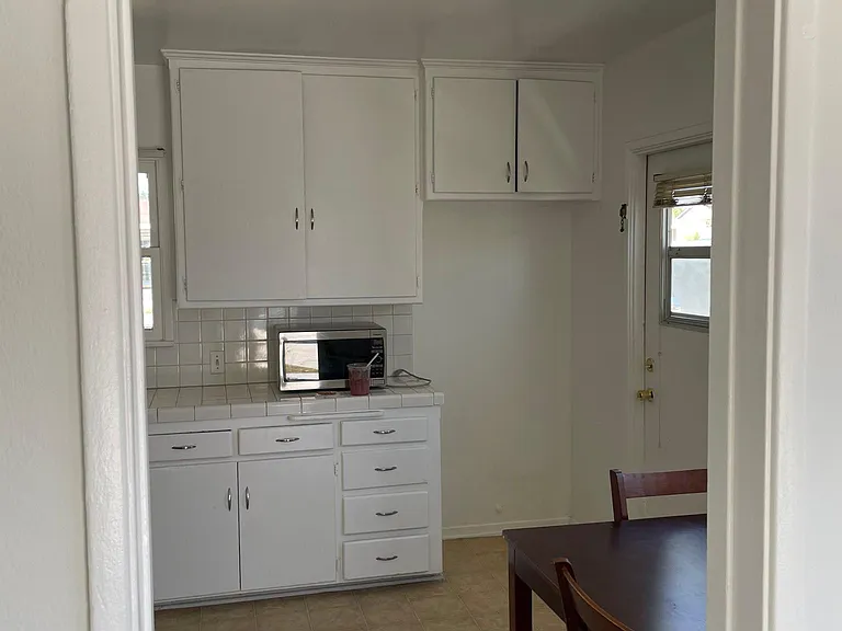 2325 Stearnlee Ave — Photo 3
