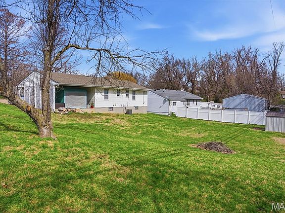 4th image of 41 Sharon Dr