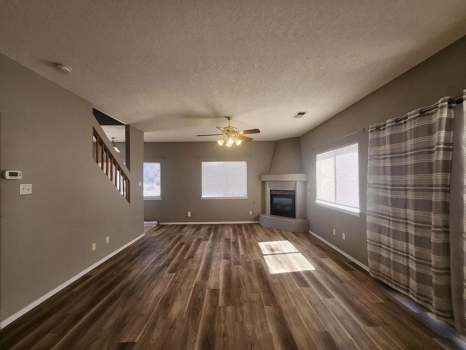 3 bed, 2.5 bath, 1512 sqft, $2,300 — Photo 2