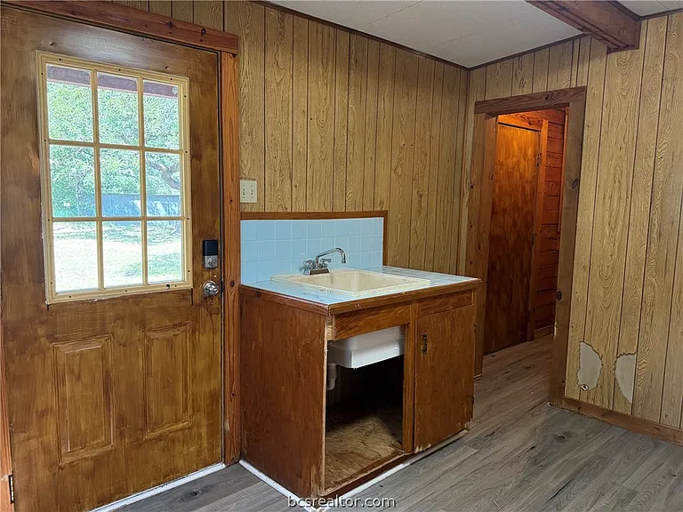 9581 Valley View Dr — Photo 10