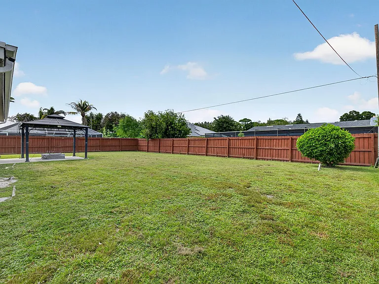 825 SE Starflower Ave — Photo 43
