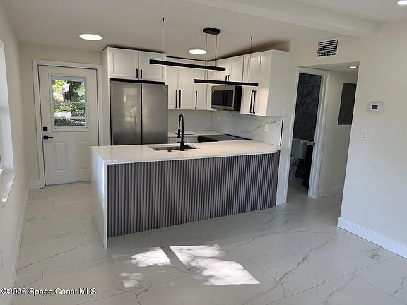 4th image of 2647 Pepper Ave