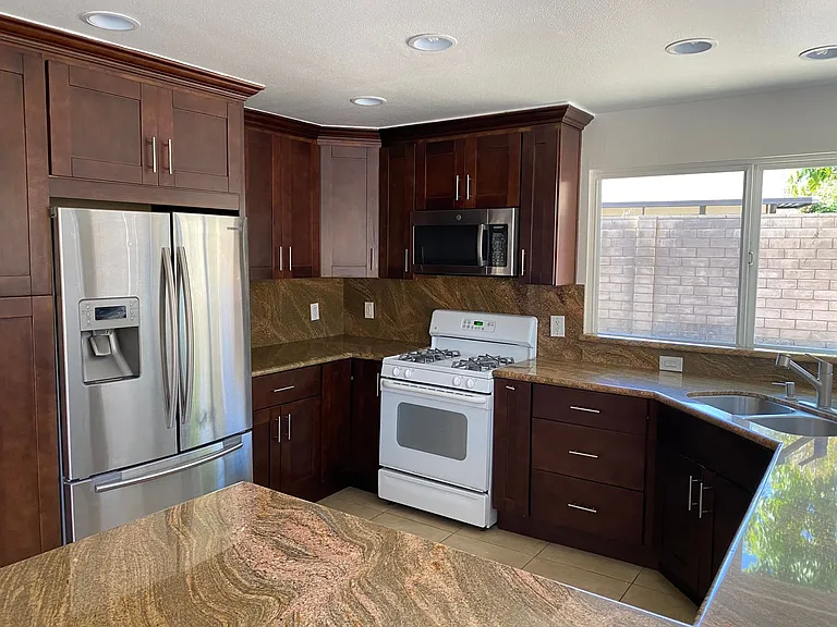 805 Crosby Ave — Photo 2