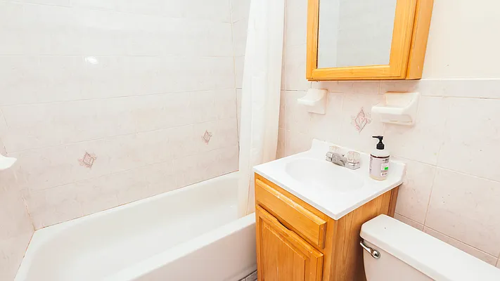 Rented by Nooklyn NYC LLC | media 7