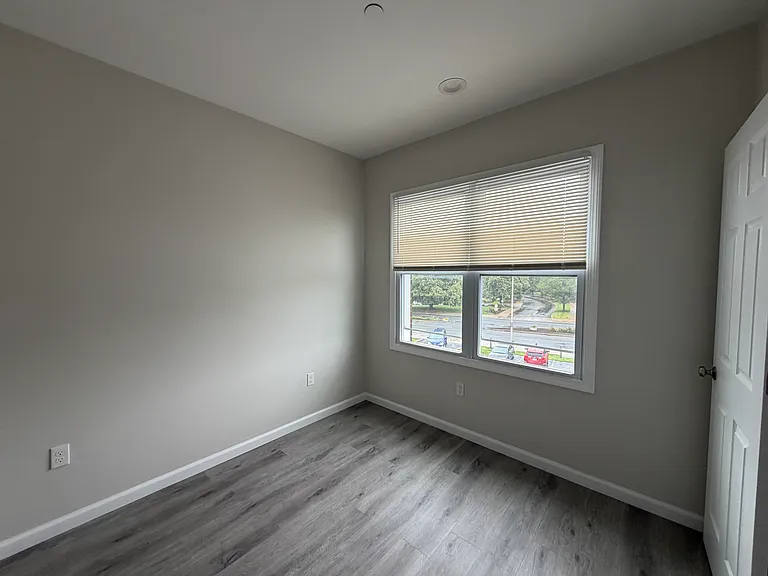 27 Main Street — Photo 10