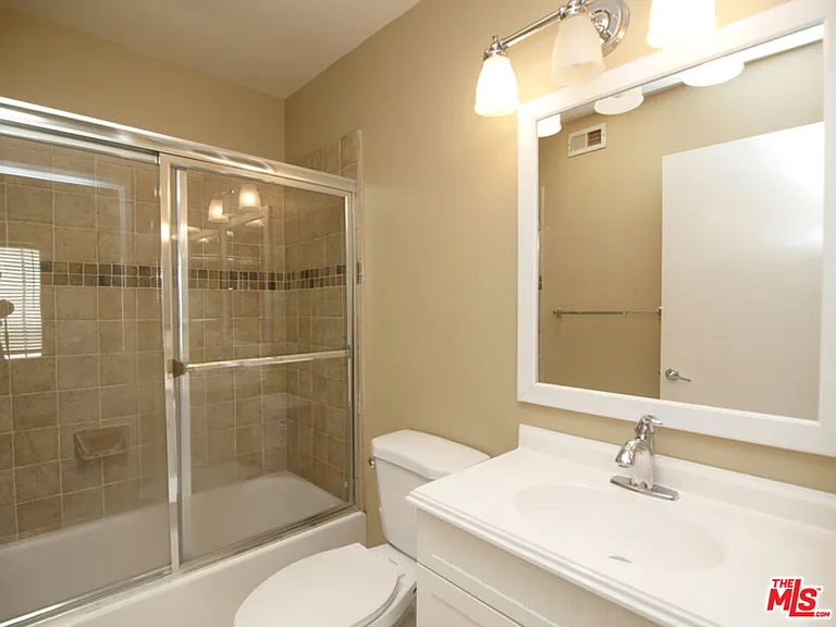 10627 Moorpark St #4 — Photo 11