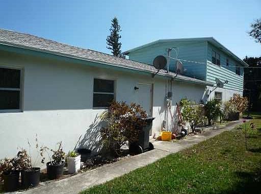 3rd image of 220 Evergreen Dr