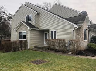 9 Sweet Water Ln, Hamburg, NJ 07419