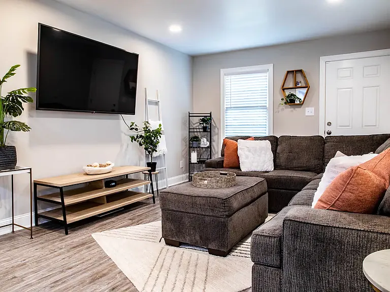 3753 Asbury Ln SW — Photo 2
