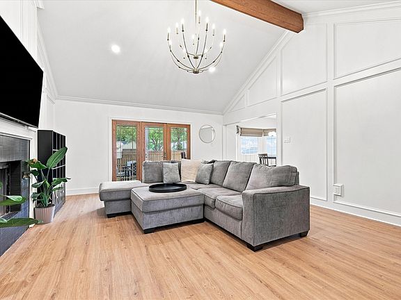 5th image of 218 Creekside Ln