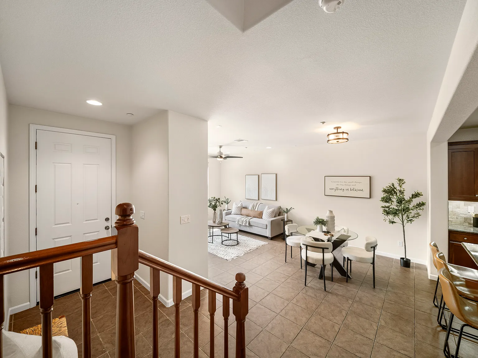 3 bed, 2.5 bath, 2050 sqft, $3,950 — Photo 3