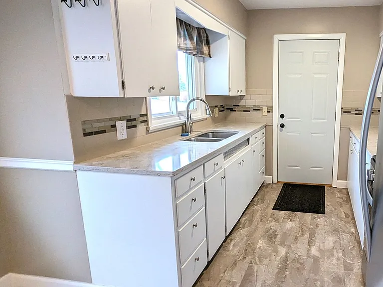 614 E Sunset Dr — Photo 4