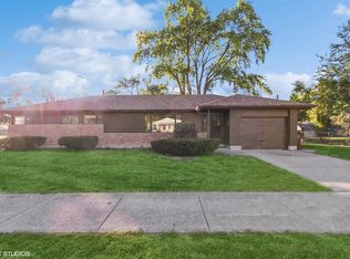 4 E Rocket Cir, Park Forest, IL 60466