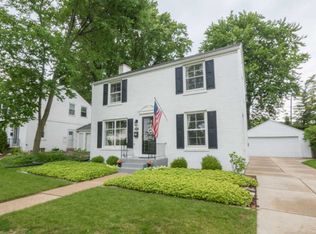 6260 N Santa Monica Blvd, Whitefish Bay, WI 53217