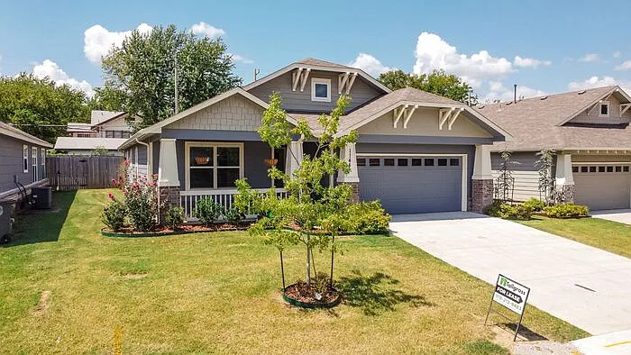 4 bed, 2.5 bath, 1818 sqft, $2,400 — Photo 4