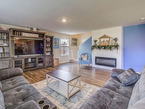 4th image of 812 Greene Meadow Dr