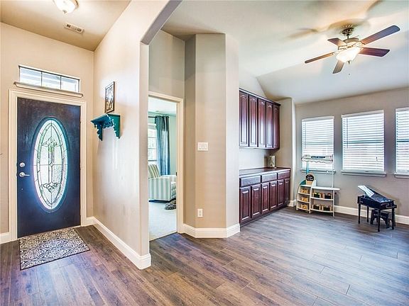 3rd image of 5020 White Spruce Dr