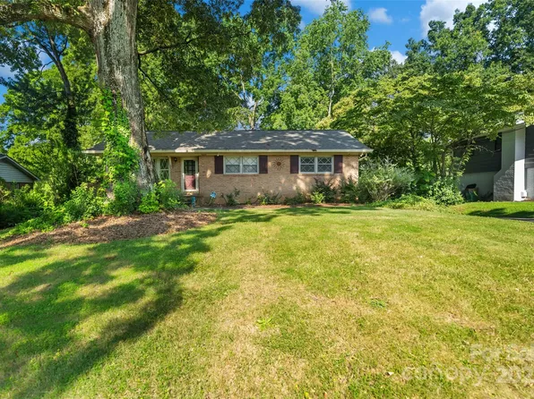 6632 Candlewood Dr, Charlotte, NC 28210