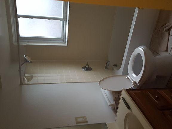 3rd image of 20036 Deering St