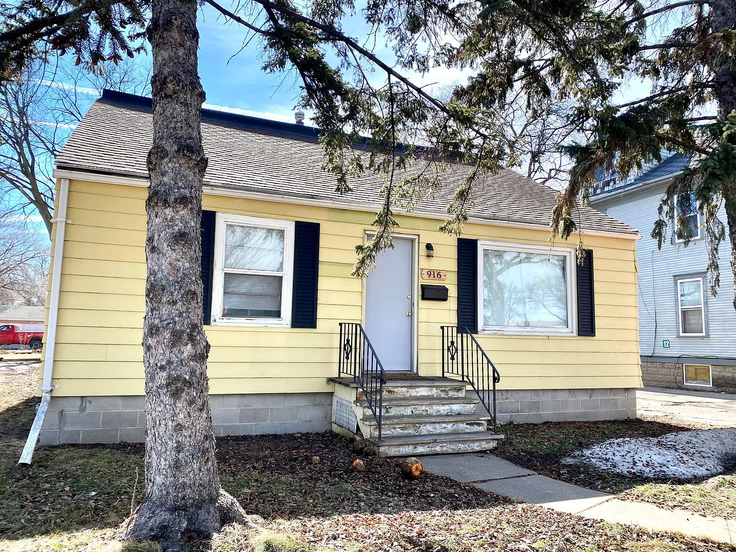 4 bed, 1.5 bath Home Near NDSU! — Photo 1