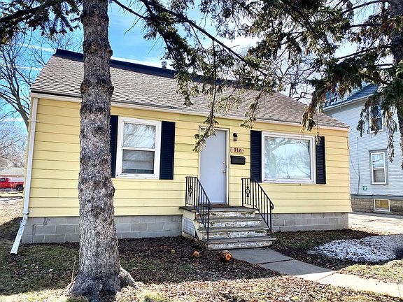 2nd image of 916 12th Ave N