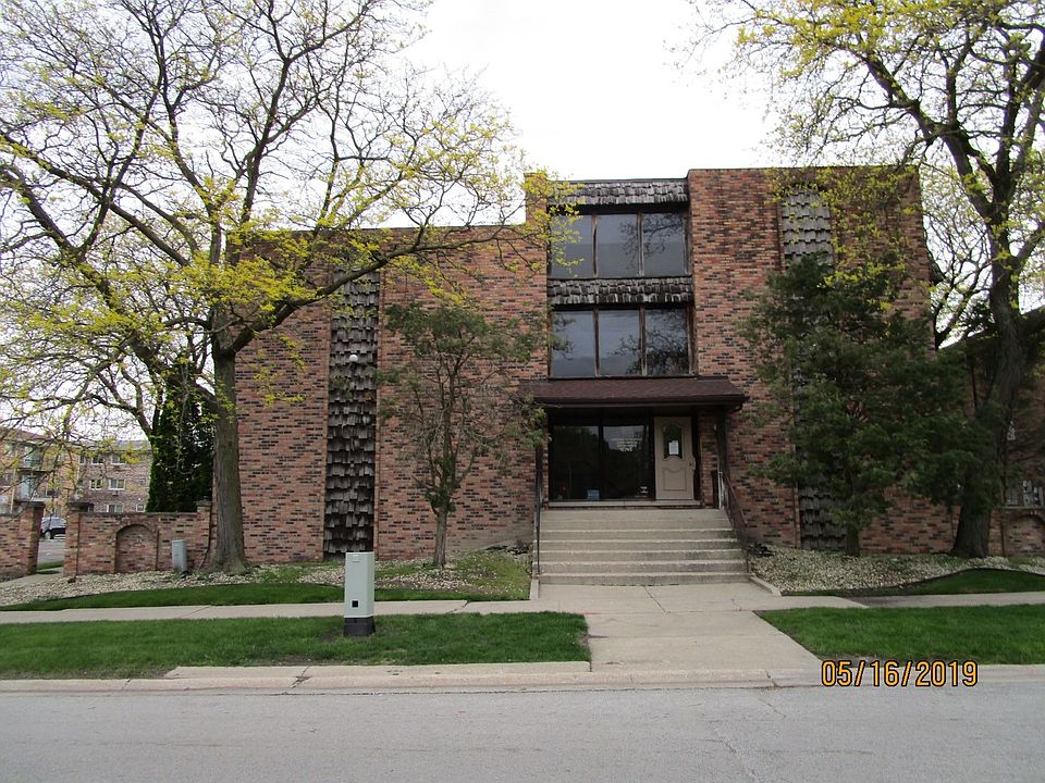 1st image of 17745 Rosewood Dr APT 4C