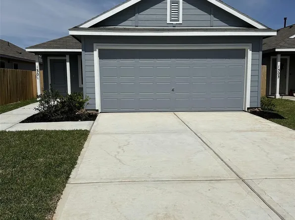 1301 Charlotte Way, Wharton, TX 77488