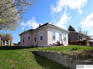 7724 Park Dr, Ralston, NE 68127