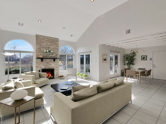 4th image of 85 Saint Andrews Cir