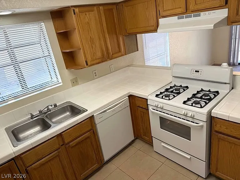 4801 Fiesta Lakes St — Photo 15