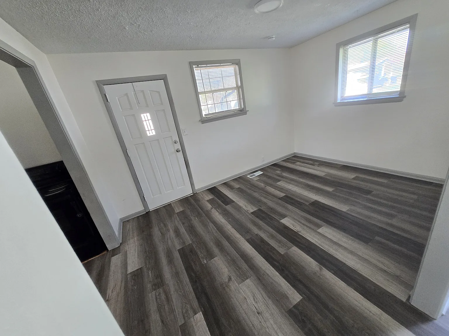 3 bed, 988 sqft, $1,425 — Photo 4
