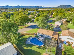 607 Elmcrest St NE, Roanoke, VA 24019