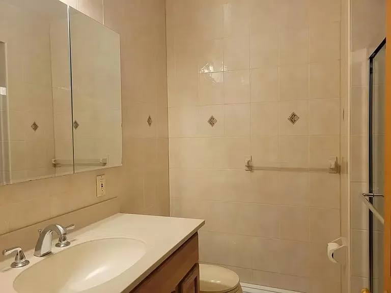 4225 Hill Ave #2 — Photo 5