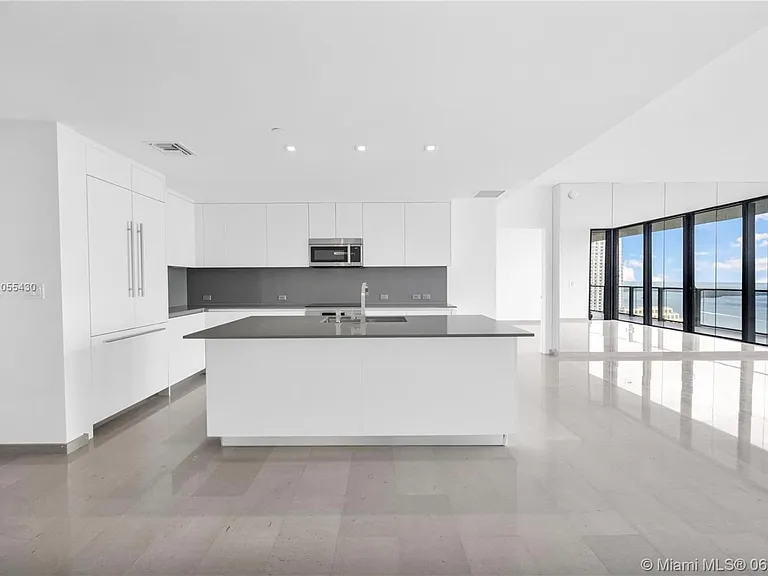 2903-68 SE 6th St #2903 — Photo 3