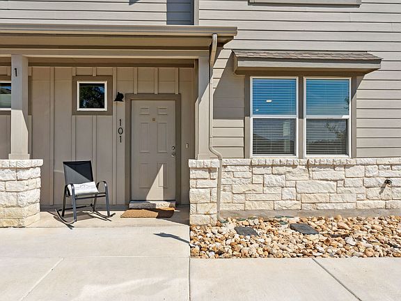 2nd image of 520 Powell Dr #302