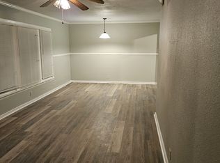 504 Walnut Creek Dr, Azle, TX 76020