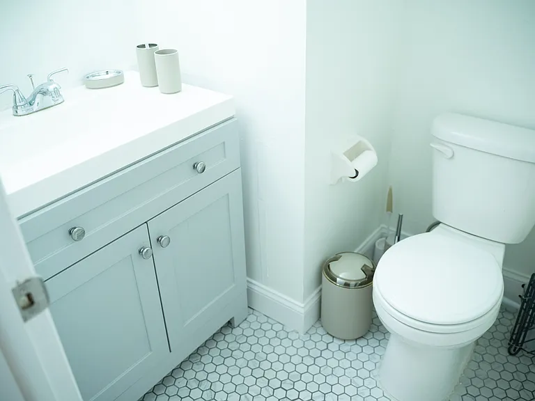 Full Bathroom with Shower/Tub