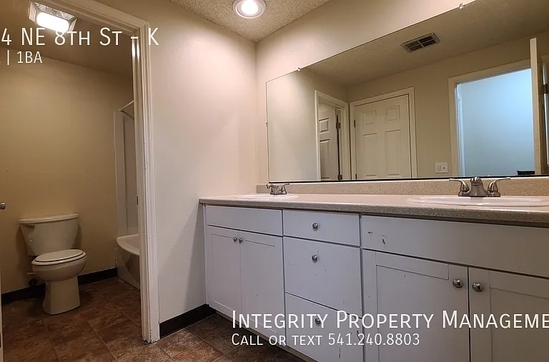704 NE 8th St #K — Photo 5