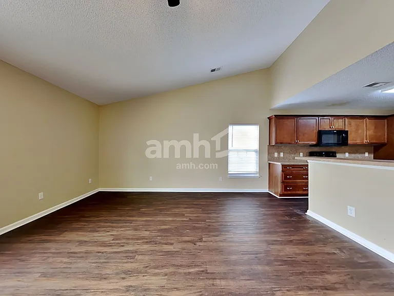 304 Southport Dr — Photo 4