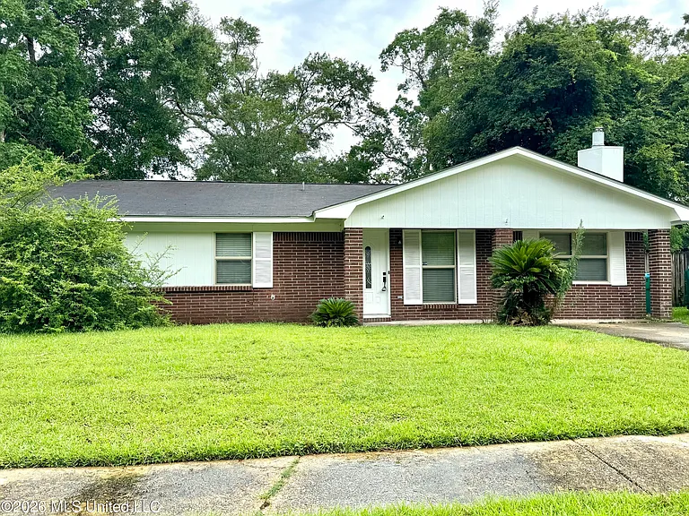 2819 Lawnwood Dr — Photo 1
