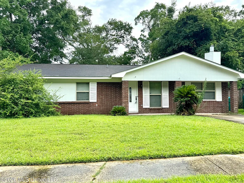 2819 Lawnwood Dr