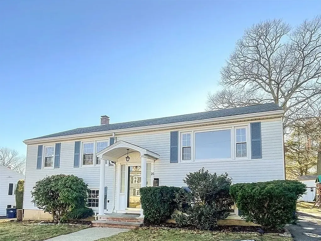 4 bed, 1726 sqft, $4,400 — Photo 1