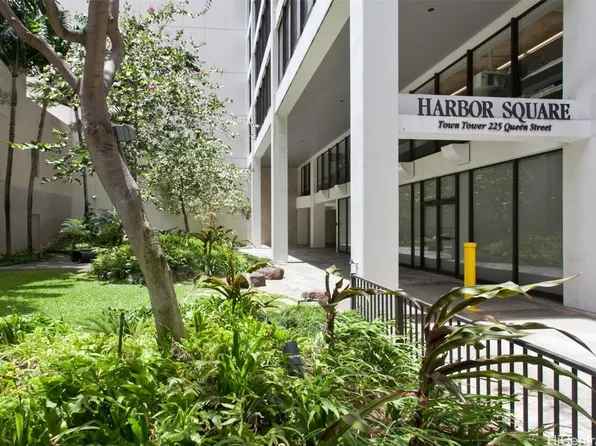 225 Queen St APT 12C, Honolulu, HI 96813