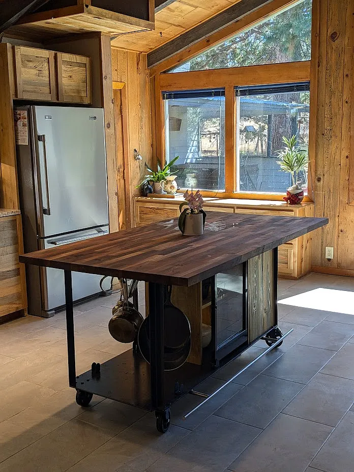 4 bed, 2500 sqft, $3,200 — Photo 3
