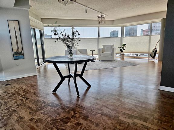 3rd image of 1720 Maple Ave APT 910