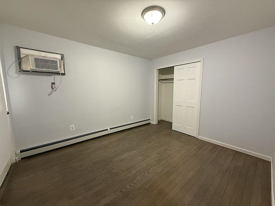 1st image of 16216 76th Ave #1